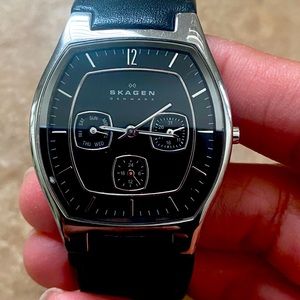 Black leather strap Skagen watch